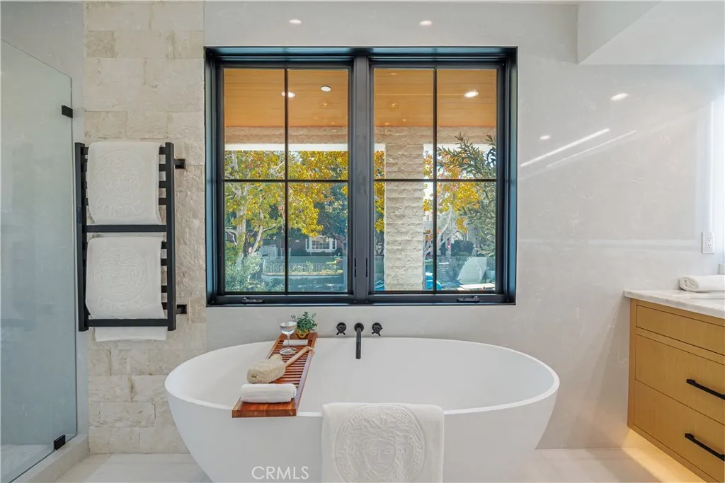 Corona Del Mar, California 92625, United States, 4 Bedrooms Bedrooms, ,7 BathroomsBathrooms,Residential,Active,220433