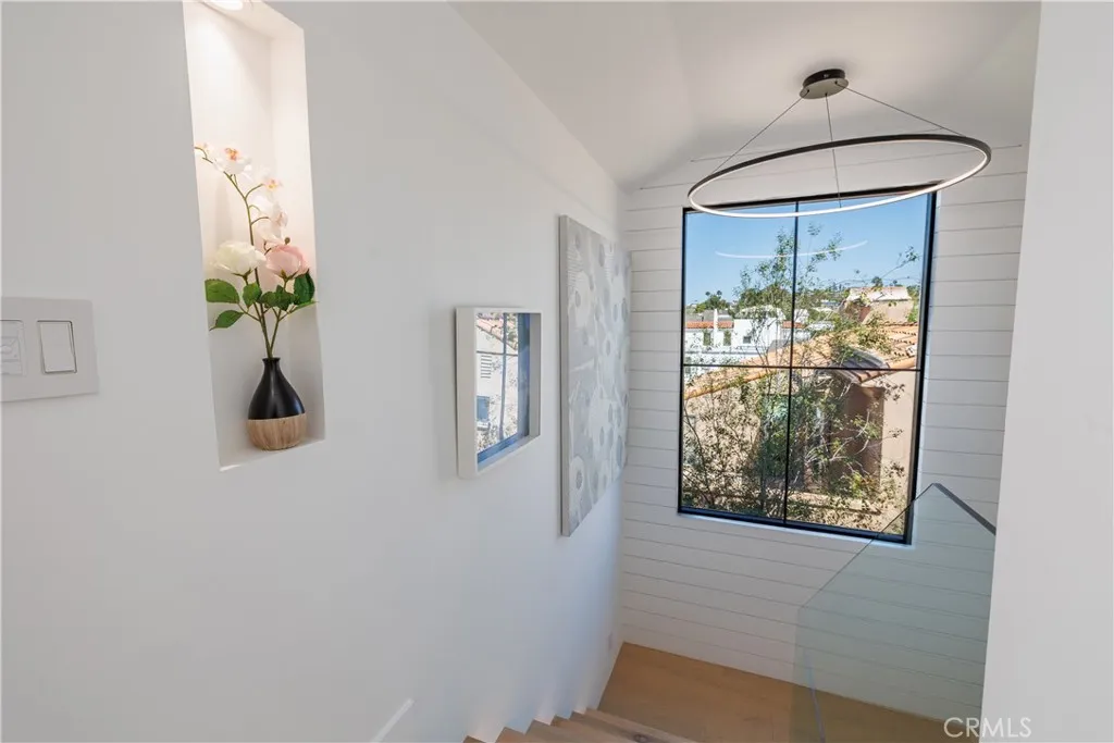 Corona Del Mar, California 92625, United States, 4 Bedrooms Bedrooms, ,7 BathroomsBathrooms,Residential,Active,220433