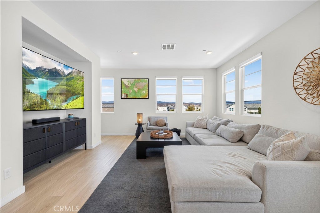 27105 Valley Oak