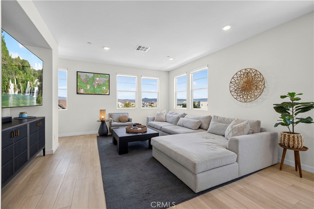 27105 Valley Oak