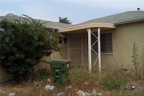 Photo of 615 W 120th Street, Los Angeles, CA 90044 (MLS # CV25185094)