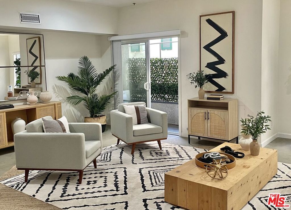 Photo of 10627 Ashton Avenue #103, Los Angeles, CA 90024 (MLS # 25578437)