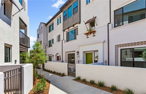 Photo of 149 Bridle Drive, Burbank, CA 91506 (MLS # IV25135021)