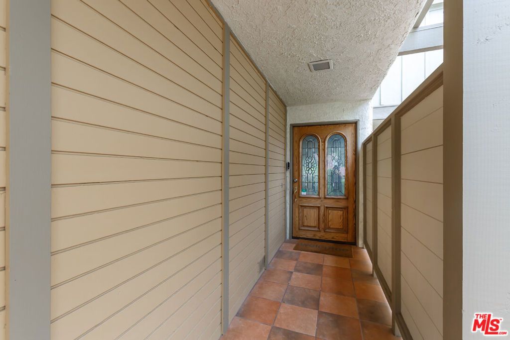 listing image 130724990162569369446