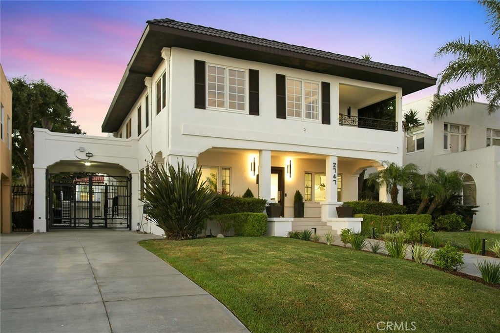 2747 E Ocean Boulevard