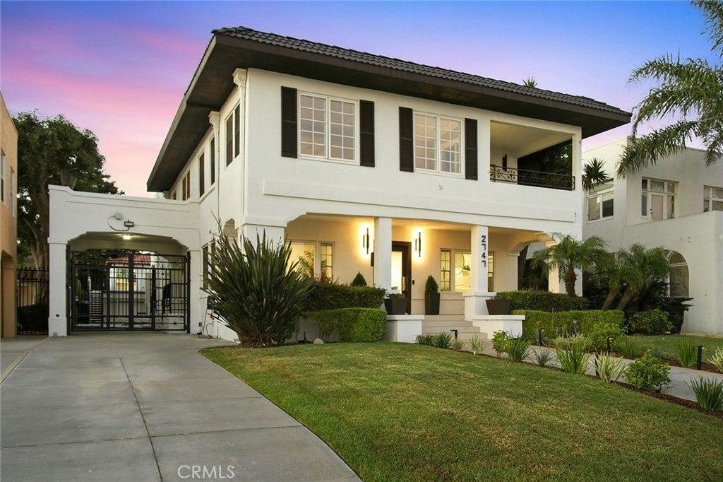 2747 E Ocean Boulevard