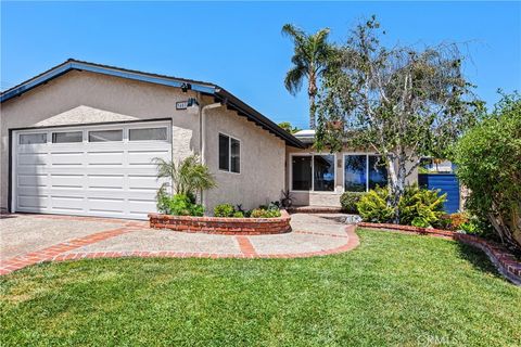 Photo of 34572 Calle Naranja, Dana Point, CA 92624 (MLS # OC26109827)