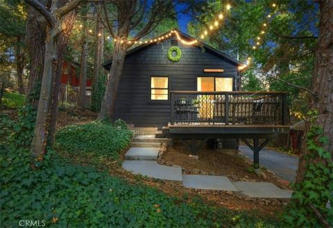 Photo of 638 Rose Hill, Crestline, CA 92325 (MLS # CV26022535)