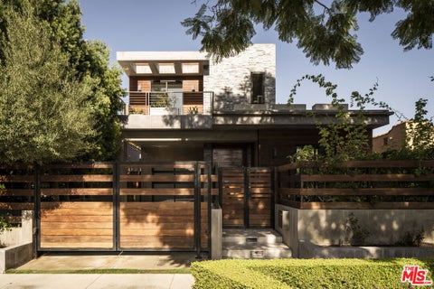 Photo of 532 Huntley Drive, Los Angeles, CA 90048 (MLS # 26105319)
