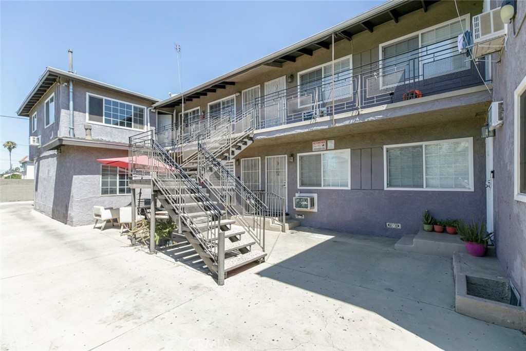 Rare Investor Opportunity - 7-unit in North Hollywood!
Discover a sizable multi-family asset in the heart of North Hollywood boasting seven self-contained units across 2 levels, totaling ~6,532 sqft on a nearly 8,000 sqft lot. Each unit offers essential modern comforts-air conditioning, wall heating, and water meters—with shared on-site laundry and dedicated off-street parking. With a Walk Score of 75, residents enjoy exceptional access to local amenities, Metro access, and convenient proximity to Burbank-Bob Hope Airport. Perfect for savvy investors eyeing cash flow with future upside through interior upgrades or lease optimization.
Offered at TODAY'S MARKET PRICE-serious inquiries only.