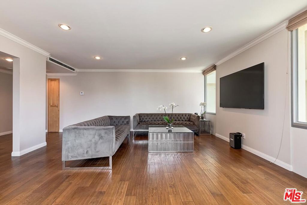 2160 Century Park East 1201