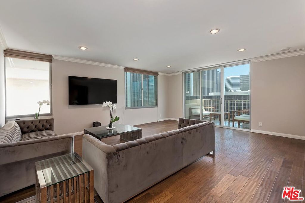 2160 Century Park East 1201