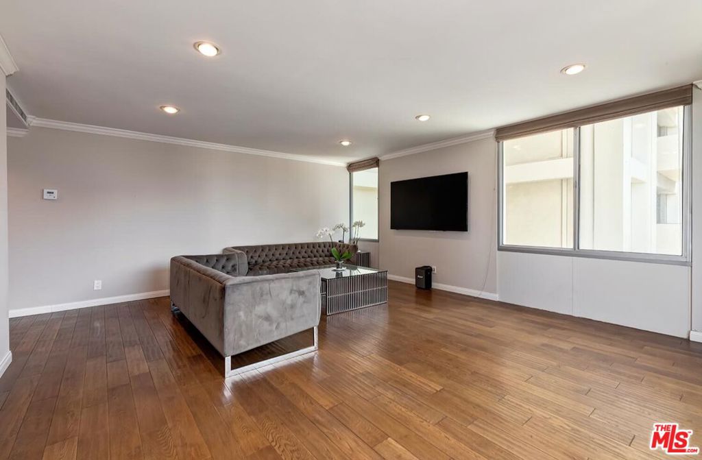 2160 Century Park East 1201
