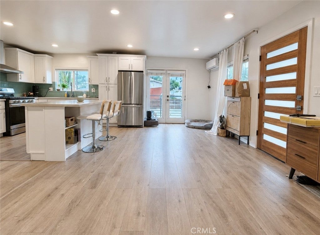 3422 Holyoke