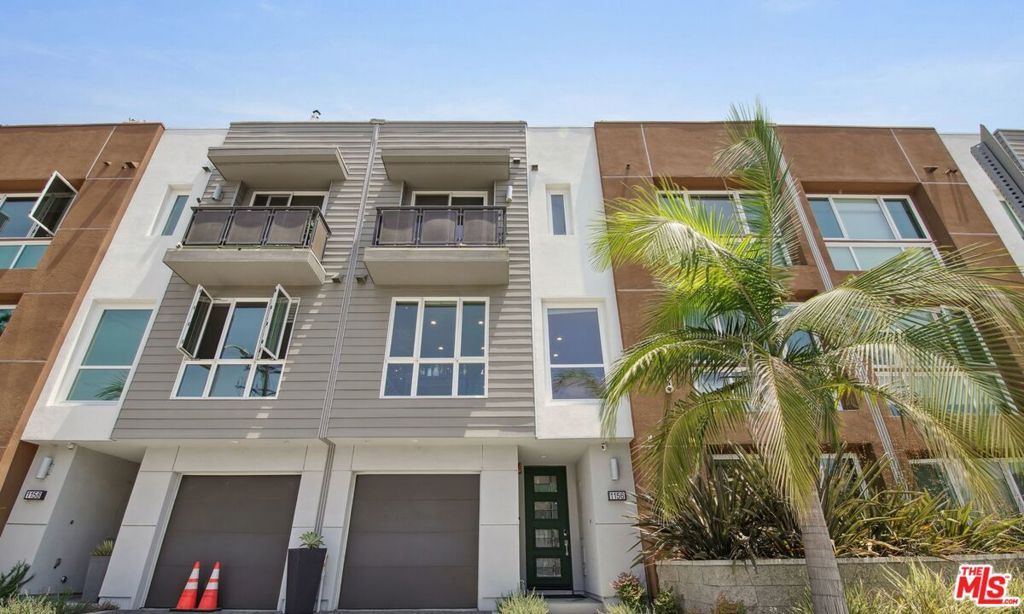 Photo of 1156 N Orange Drive, Hollywood, CA 90038 (MLS # 26658299)