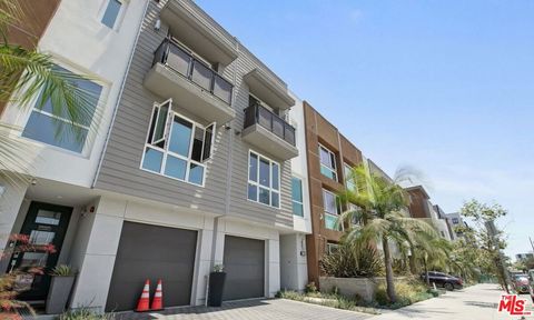 Photo of 1156 N Orange Drive, Hollywood, CA 90038 (MLS # 26658299)