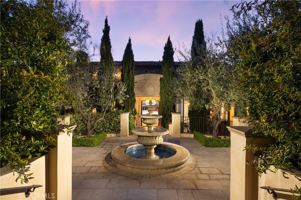 9 Pelican Crest Drive