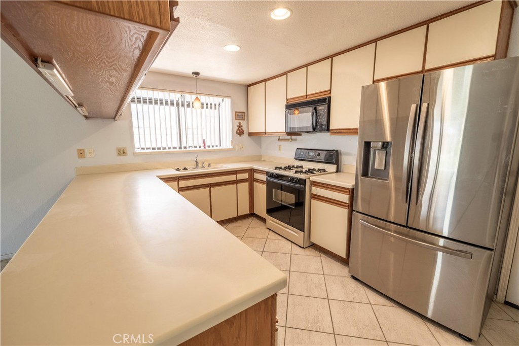 Shadow Crest (33550) - Residential