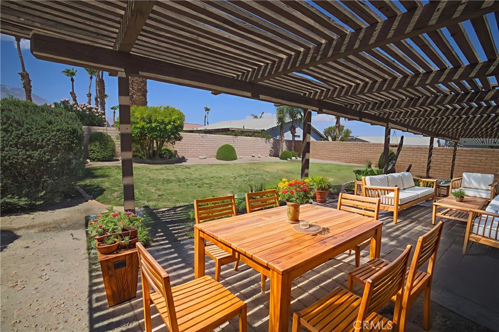 Shadow Crest (33550) - Residential