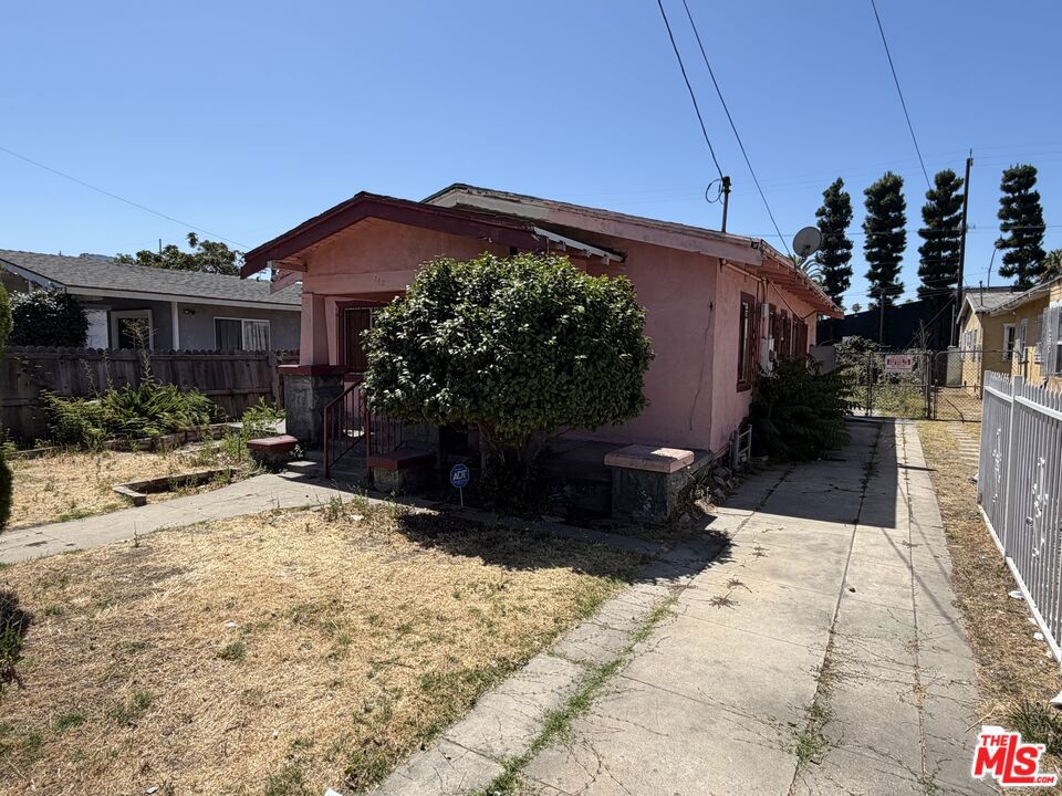 142 W 58th Street, Los Angeles CA 90037