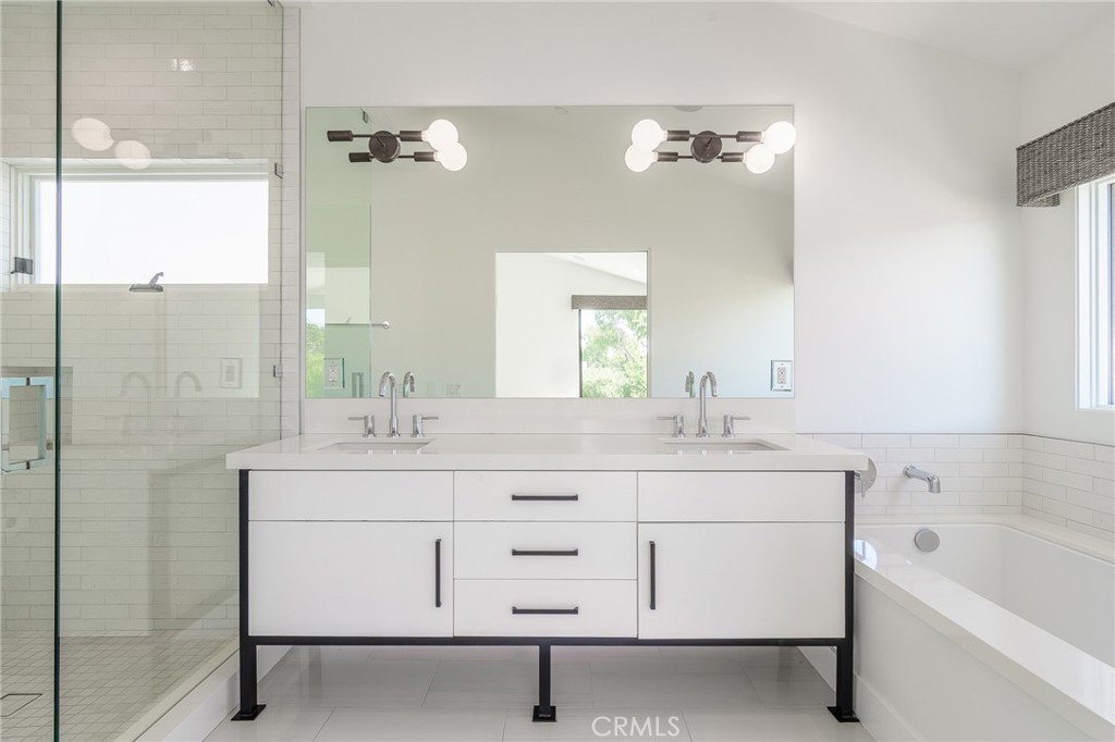 Corona del Mar North of PCH (CNHW) - Residential Lease
