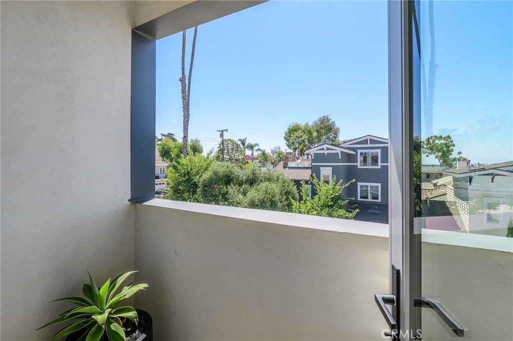 Corona del Mar North of PCH (CNHW) - Residential Lease