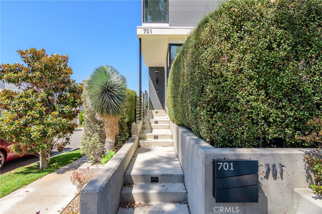 Corona del Mar North of PCH (CNHW) - Residential Lease