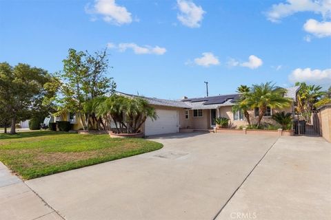 Photo of 1537 W Harriet Ln, Anaheim, CA 92802 (MLS # SB25247578) Photo of 1537 W Harriet Ln, Anaheim, CA 92802 (MLS # SB25247578)