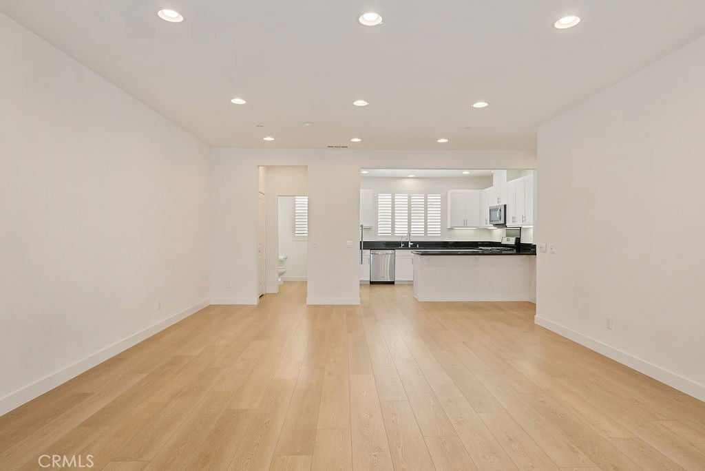 5750 Acacia