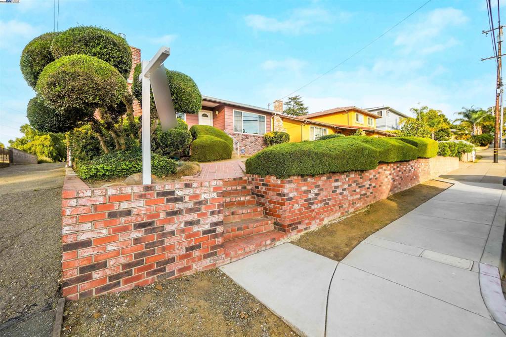 FAIRVIEW - Residential