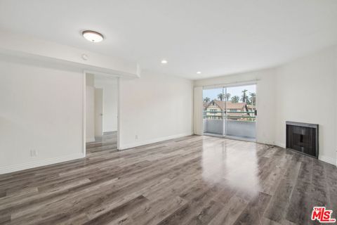 Photo of 870 Crenshaw Boulevard #202, Los Angeles, CA 90005 (MLS # 26782239)
