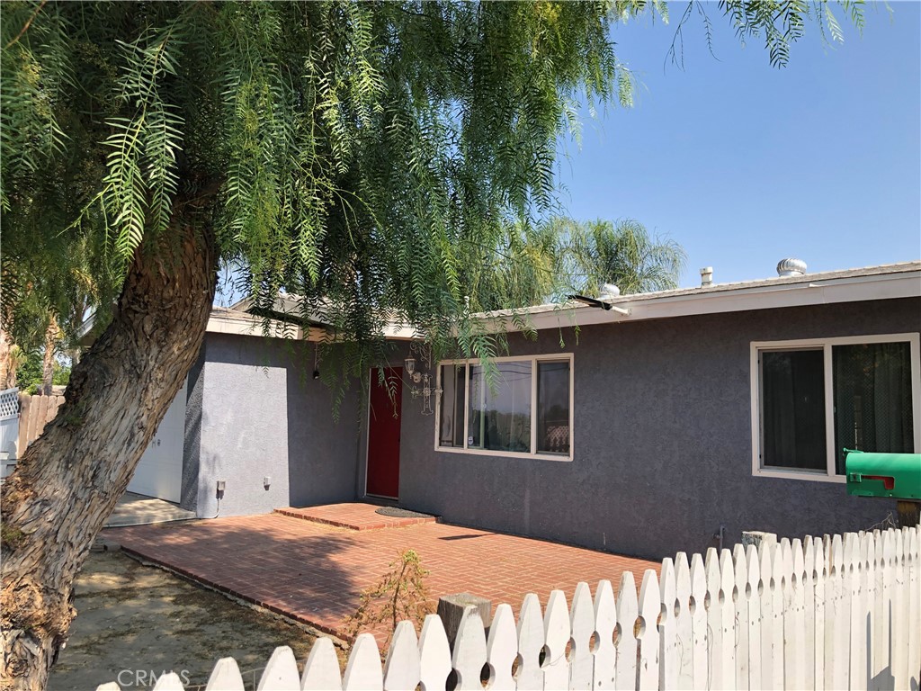 Clean 3 bedroom 1 full bath, 1 half bath
secured fencing
Near shopping and hospitals
East Moreno Valley
SERIOUS PEOPLE ONLY