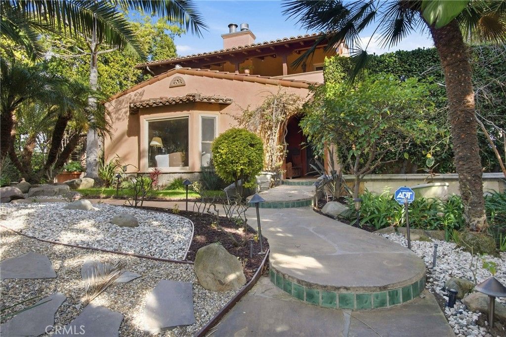 Photo of 3524 Grand View Boulevard, Los Angeles, CA 90066 (MLS # SR26004951)