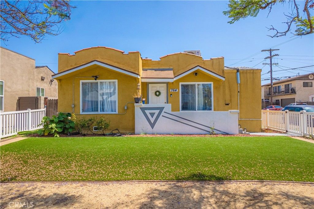 Photo of 764 W 107th Street, Los Angeles, CA 90044 (MLS # WS25141019)