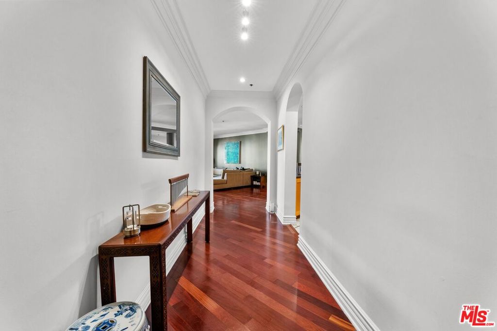 850 N Croft Avenue 302