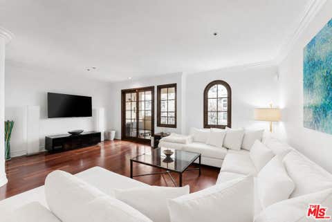 Photo of 850 N Croft Avenue #302, Los Angeles, CA 90069 (MLS # 26671567)