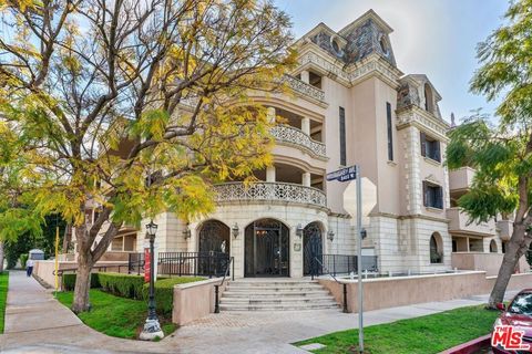 Photo of 850 N Croft Avenue #302, Los Angeles, CA 90069 (MLS # 26671567)