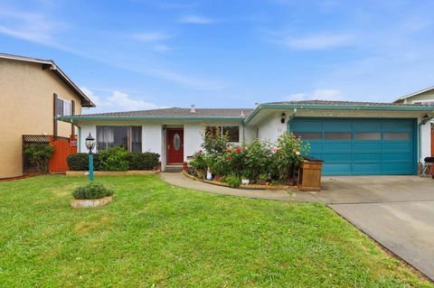 Photo of 320 Colleen Court, Morgan Hill, CA 95037 (MLS # ML82040478)