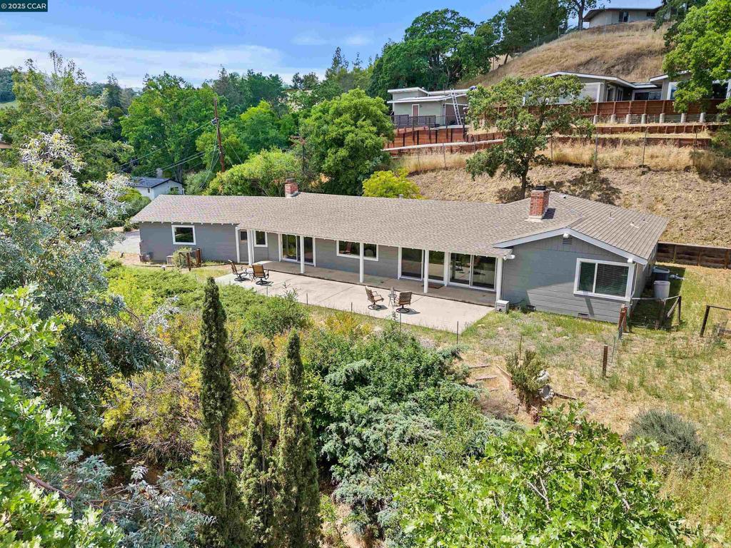 1810 Meadow Lane