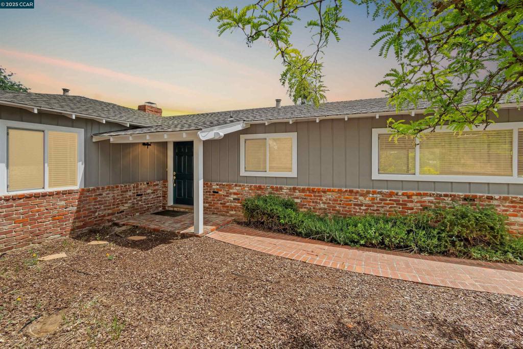 1810 Meadow Lane
