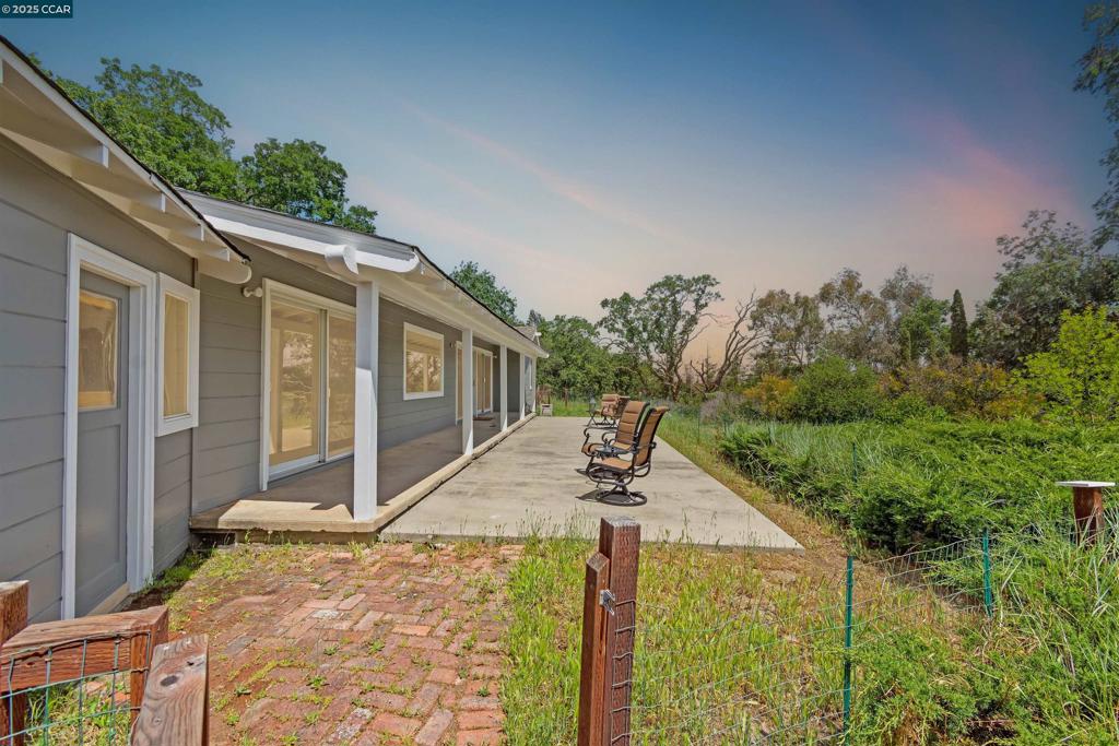 1810 Meadow Lane