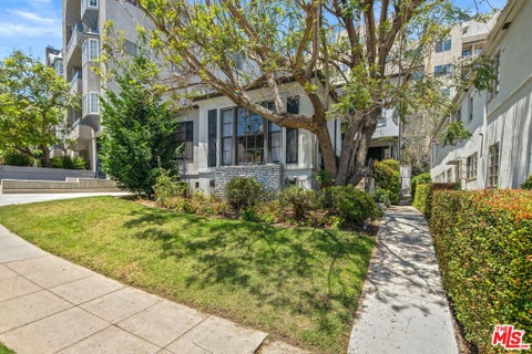 Photo of 10619 ASHTON Avenue, Los Angeles, CA 90024 (MLS # 26104828)