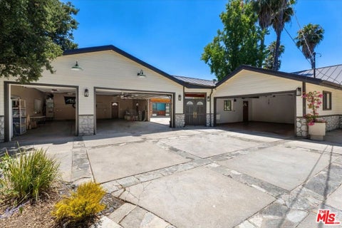 Photo of 22954 Collins Street, Los Angeles, CA 91367 (MLS # 26857539)