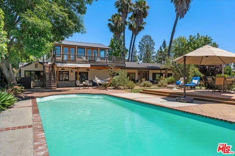 Photo of 22954 Collins Street, Los Angeles, CA 91367 (MLS # 26857539)