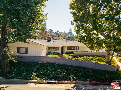 Photo of 864 Bienveneda Avenue, Pacific Palisades, CA 90272 (MLS # 26813969)