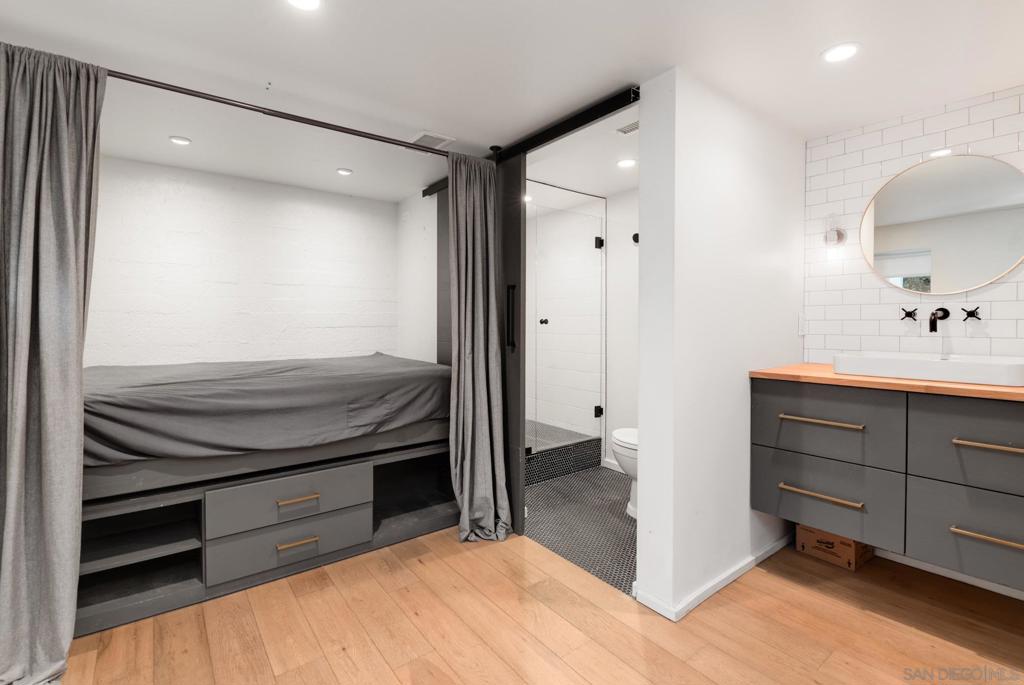 Downtown - Residential Income