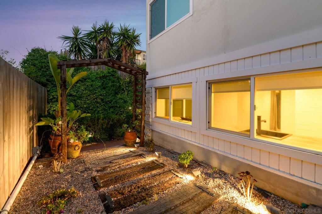 Downtown - Residential Income