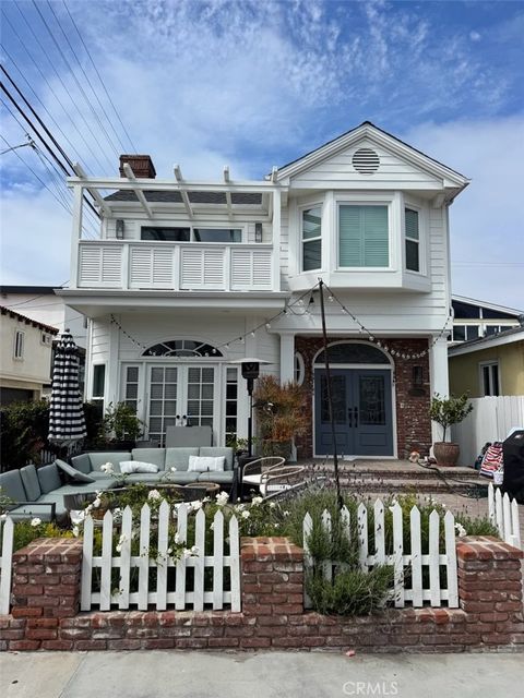 Photo of 317 4th Street, Manhattan Beach, CA 90266 (MLS # SB26076414)