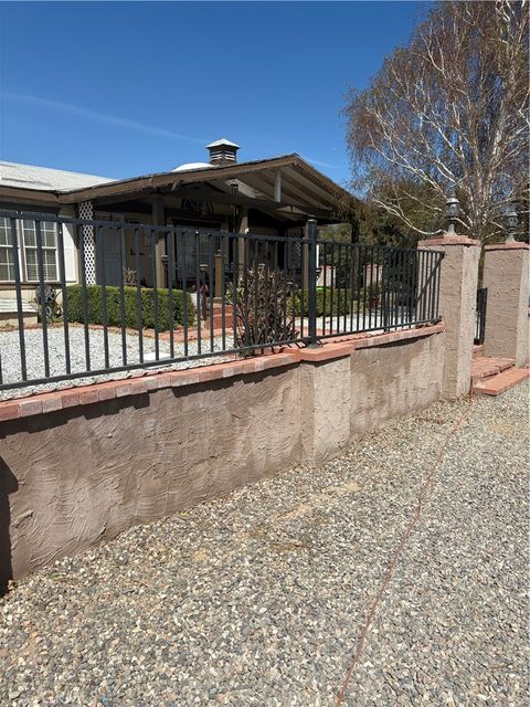 Photo of 10975 Decker Rd, Oak Hills, CA 92344 (MLS # HD25224381) Photo of 10975 Decker Rd, Oak Hills, CA 92344 (MLS # HD25224381)
