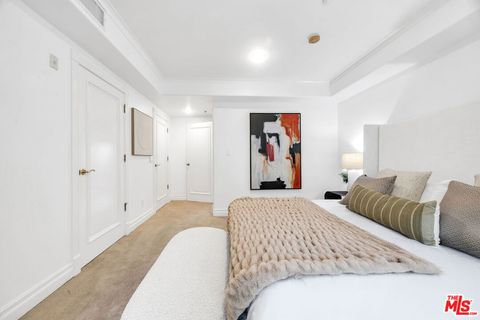 Tiny photo for 871 GRANVILLE Avenue #301, Los Angeles, CA 90049 (MLS # 25612913)